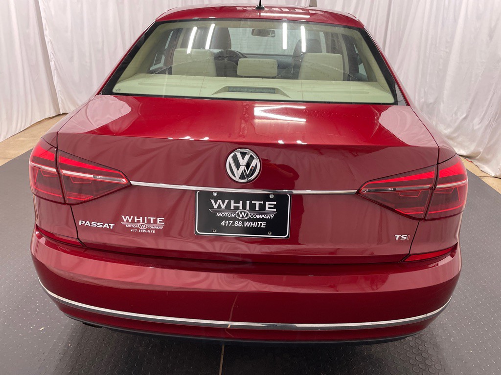 2017 Volkswagen Passat Image 5