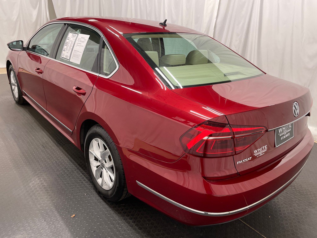 2017 Volkswagen Passat Image 6