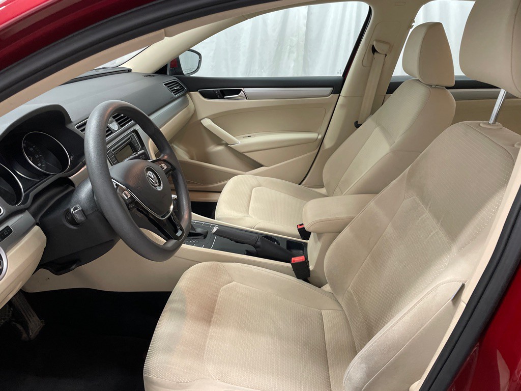 2017 Volkswagen Passat Image 8