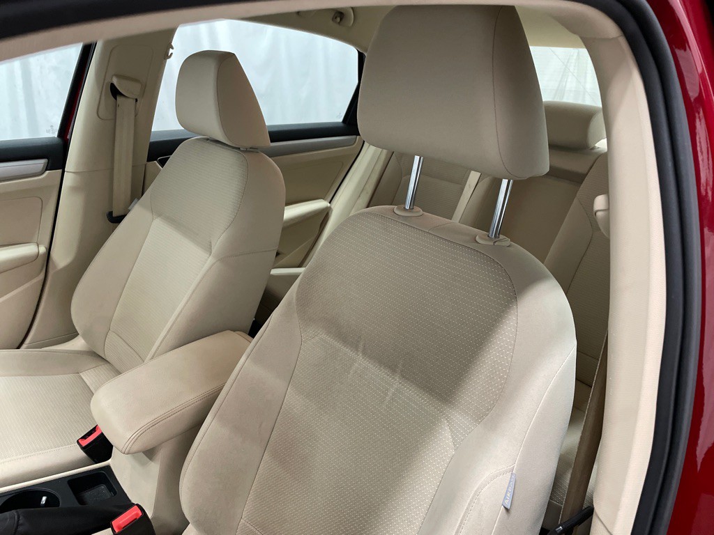 2017 Volkswagen Passat Image 9