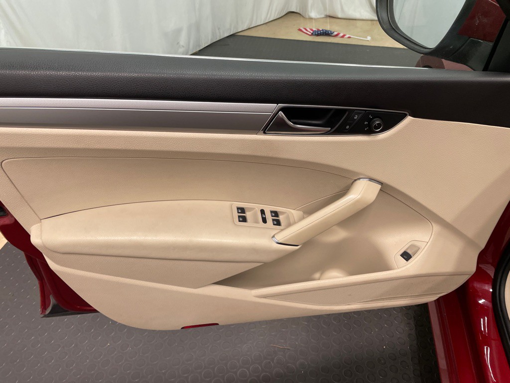 2017 Volkswagen Passat Image 11