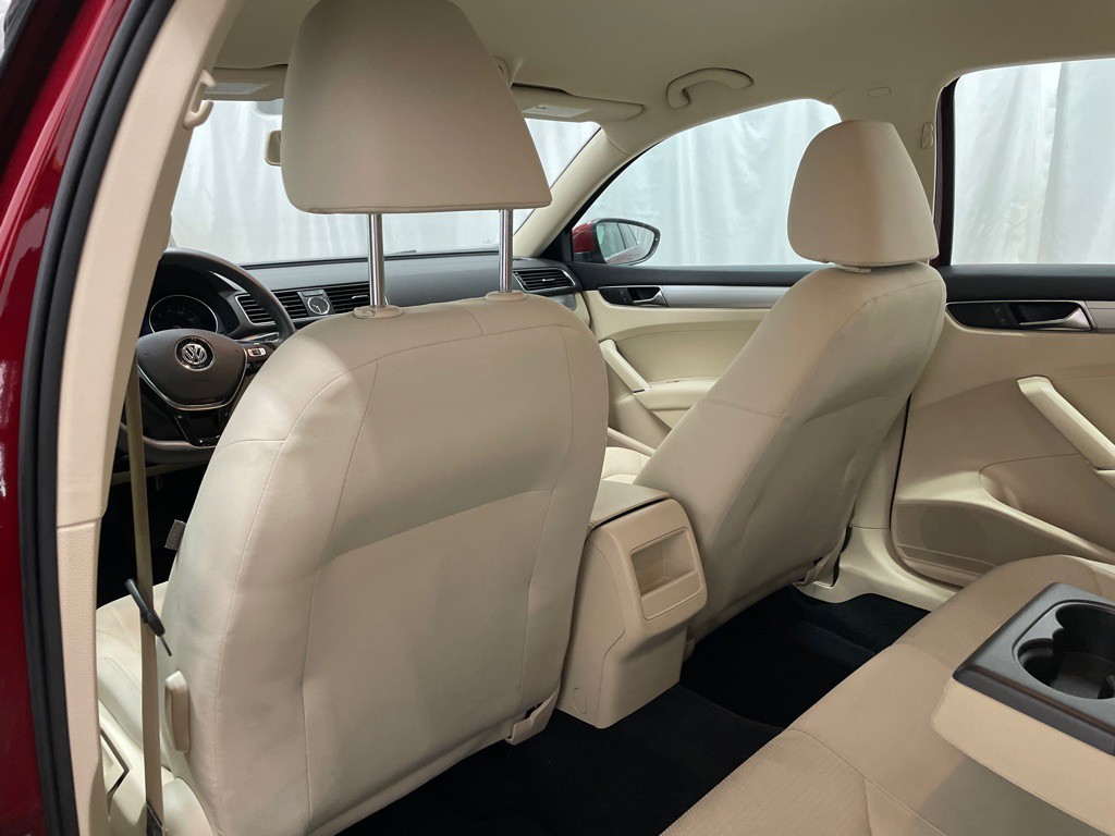 2017 Volkswagen Passat Image 14