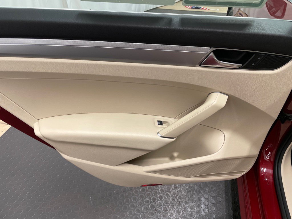 2017 Volkswagen Passat Image 15