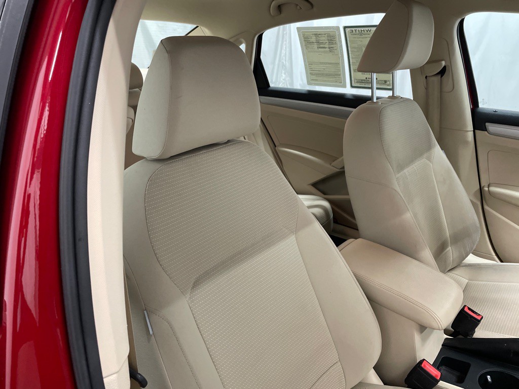 2017 Volkswagen Passat Image 17