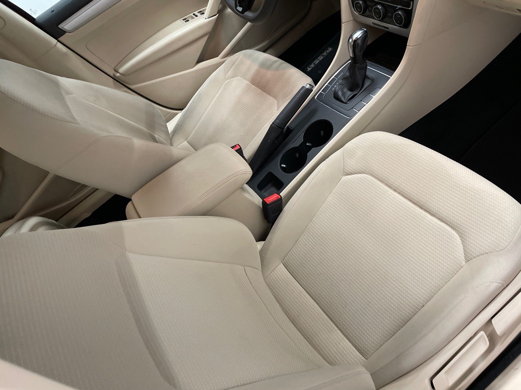 2017 Volkswagen Passat Image 18