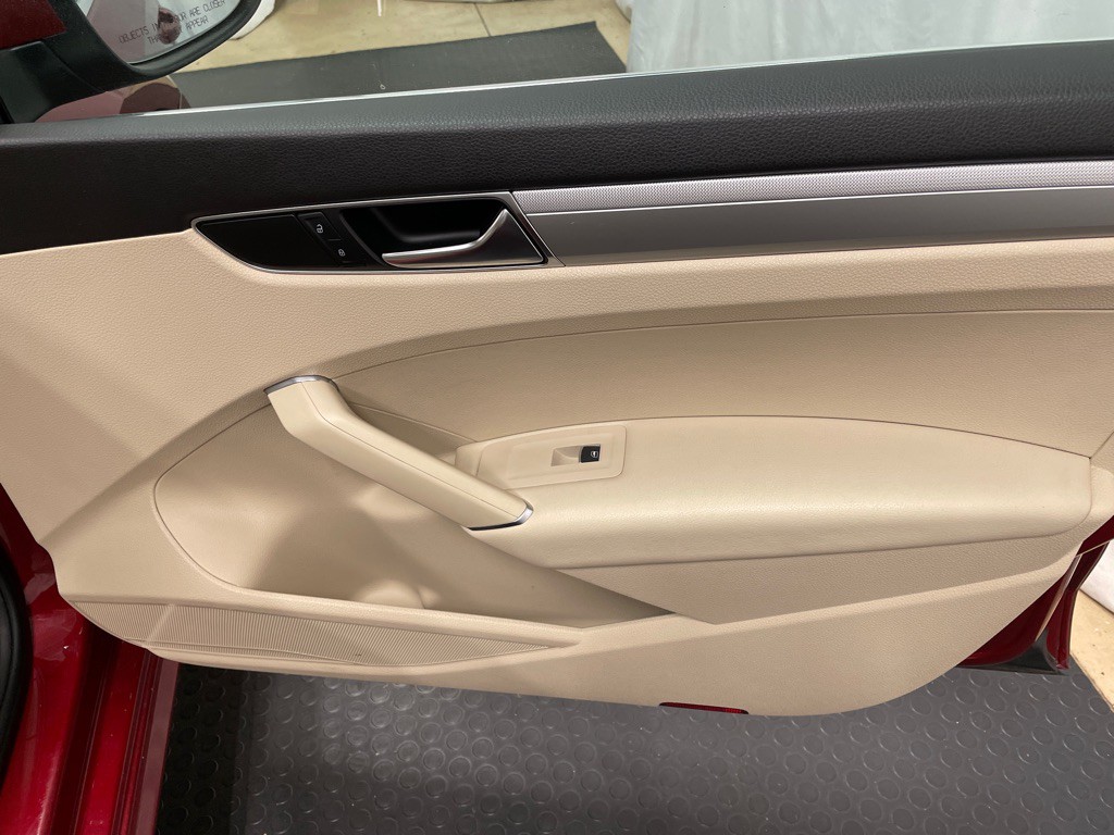 2017 Volkswagen Passat Image 19