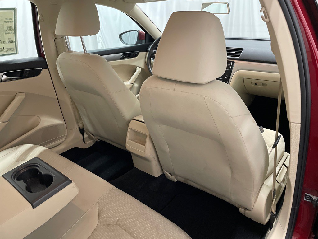 2017 Volkswagen Passat Image 22