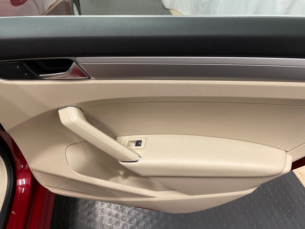 2017 Volkswagen Passat Image 23