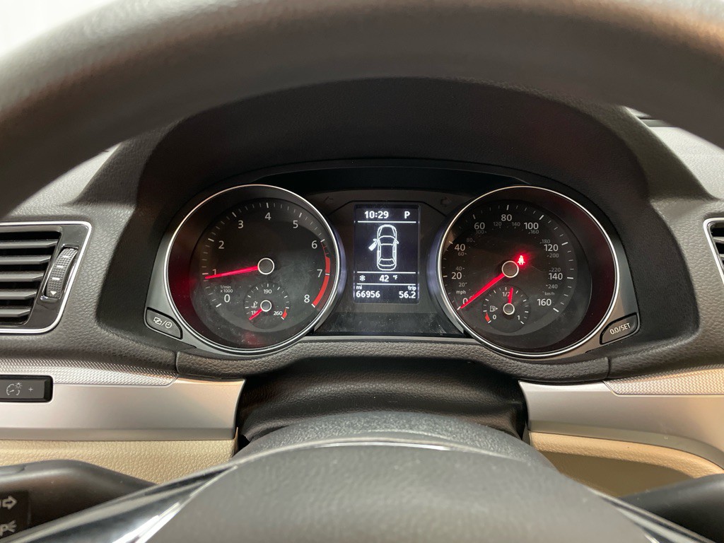 2017 Volkswagen Passat Image 25