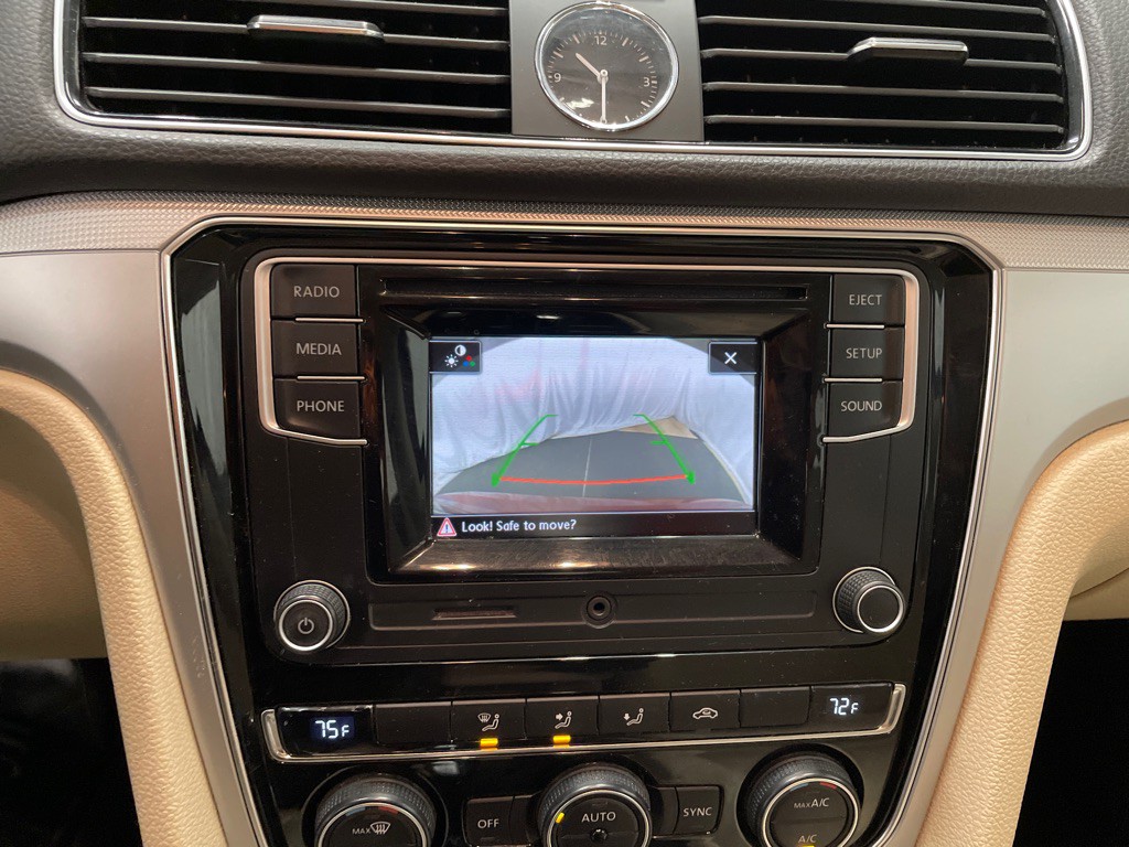 2017 Volkswagen Passat Image 26