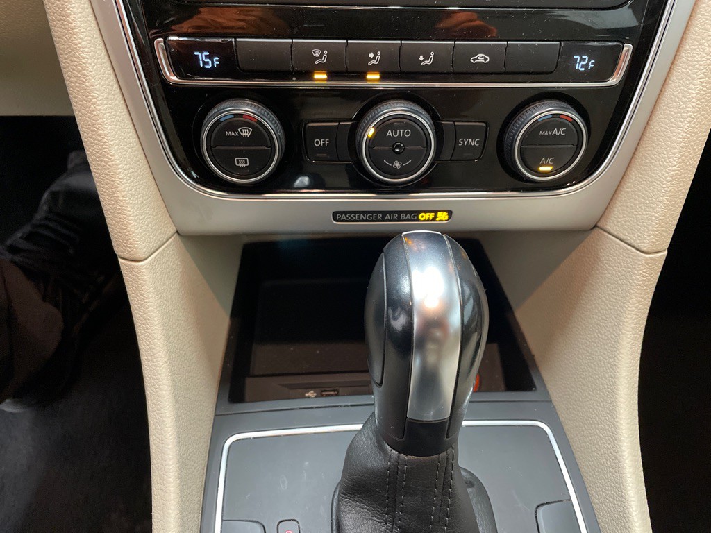 2017 Volkswagen Passat Image 28