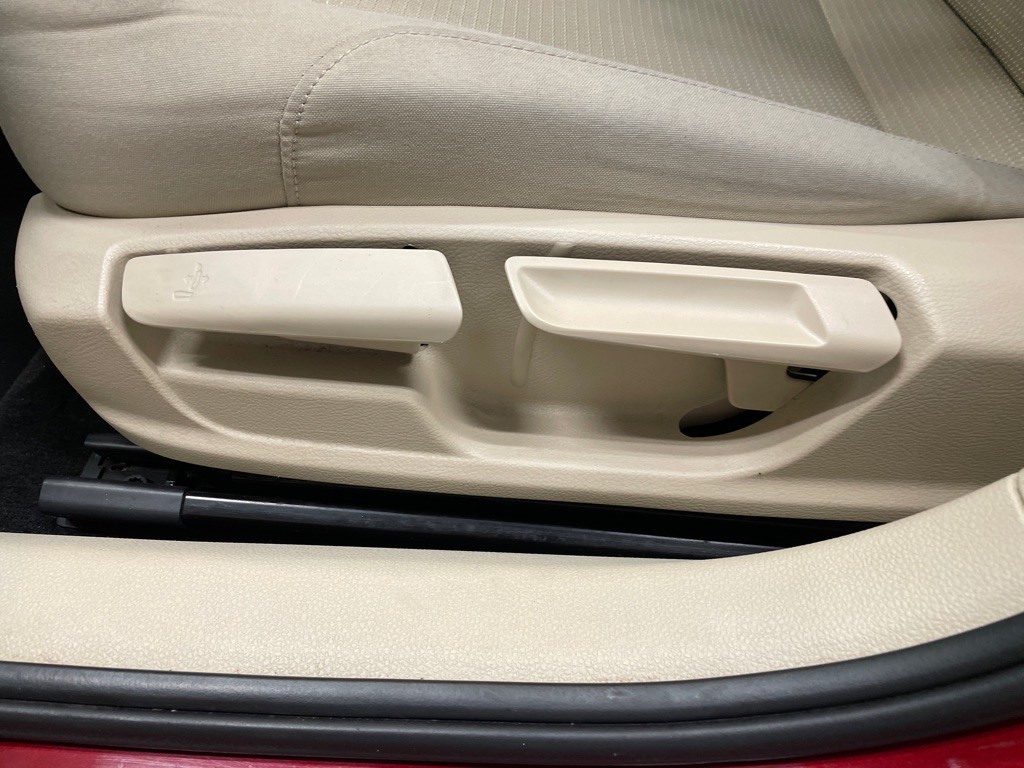 2017 Volkswagen Passat Image 34