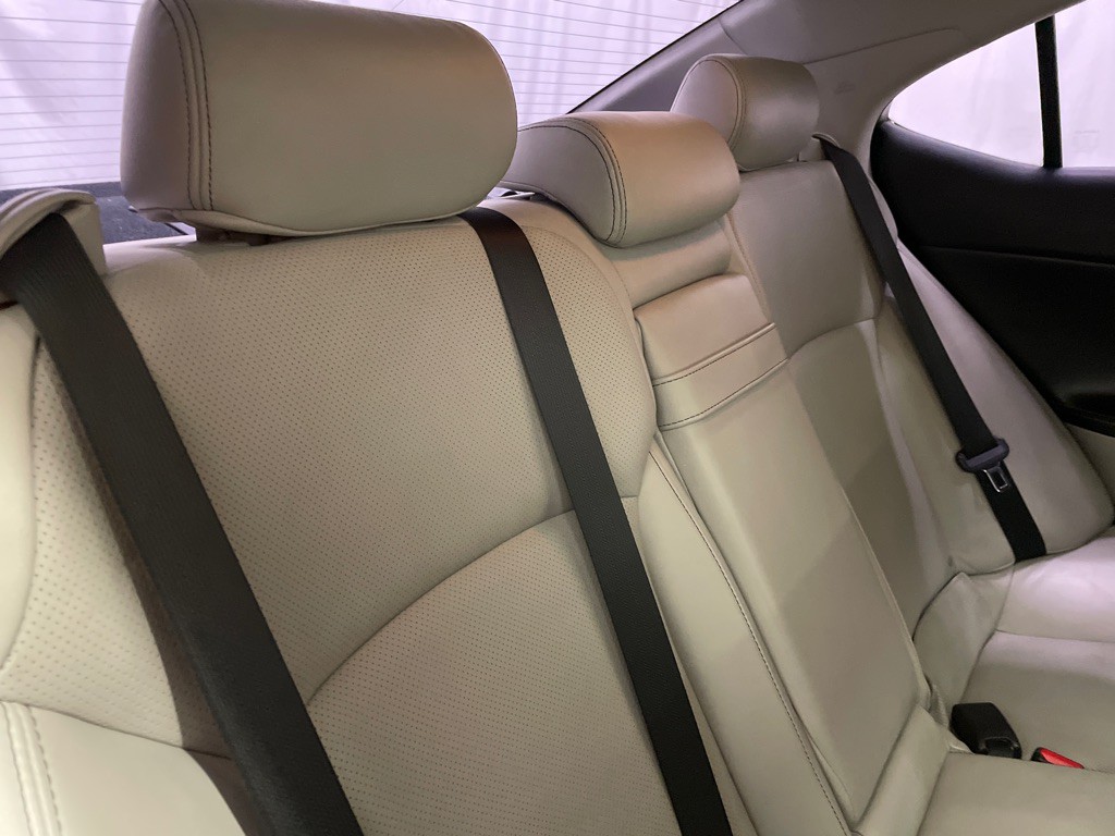 2012 Lexus IS 250 Image 21