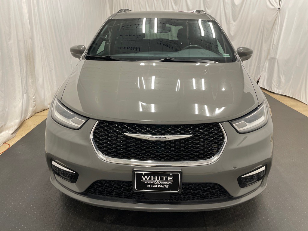 2022 Chrysler Pacifica Image 2