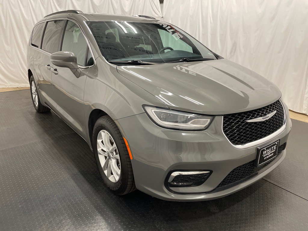 2022 Chrysler Pacifica Image 3