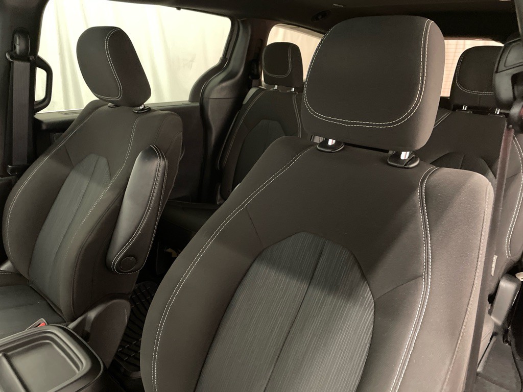 2022 Chrysler Pacifica Image 8