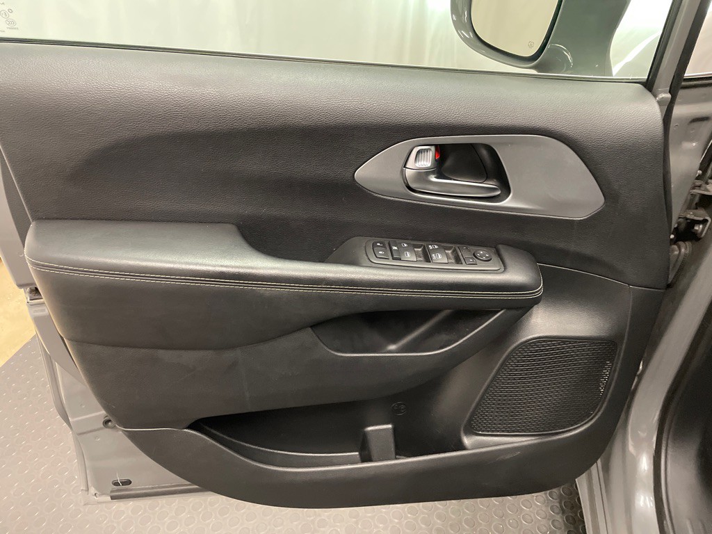 2022 Chrysler Pacifica Image 10