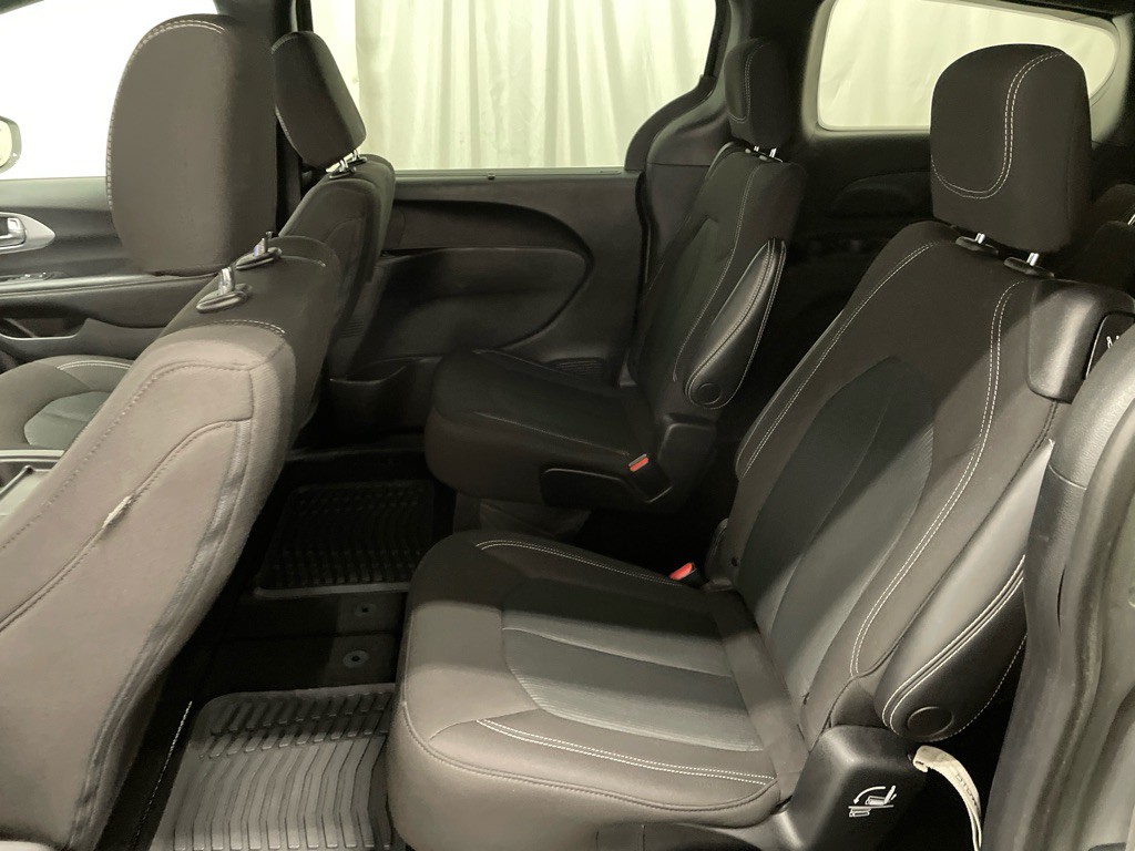 2022 Chrysler Pacifica Image 11