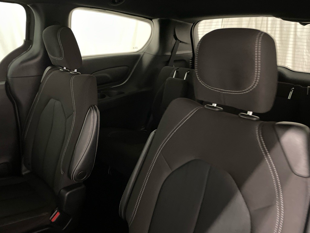 2022 Chrysler Pacifica Image 12