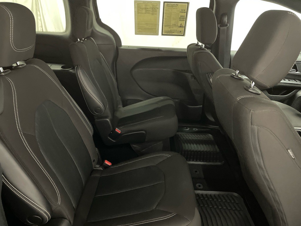 2022 Chrysler Pacifica Image 18