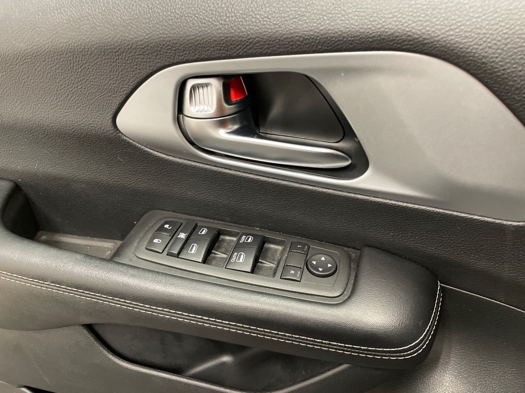 2022 Chrysler Pacifica Image 32