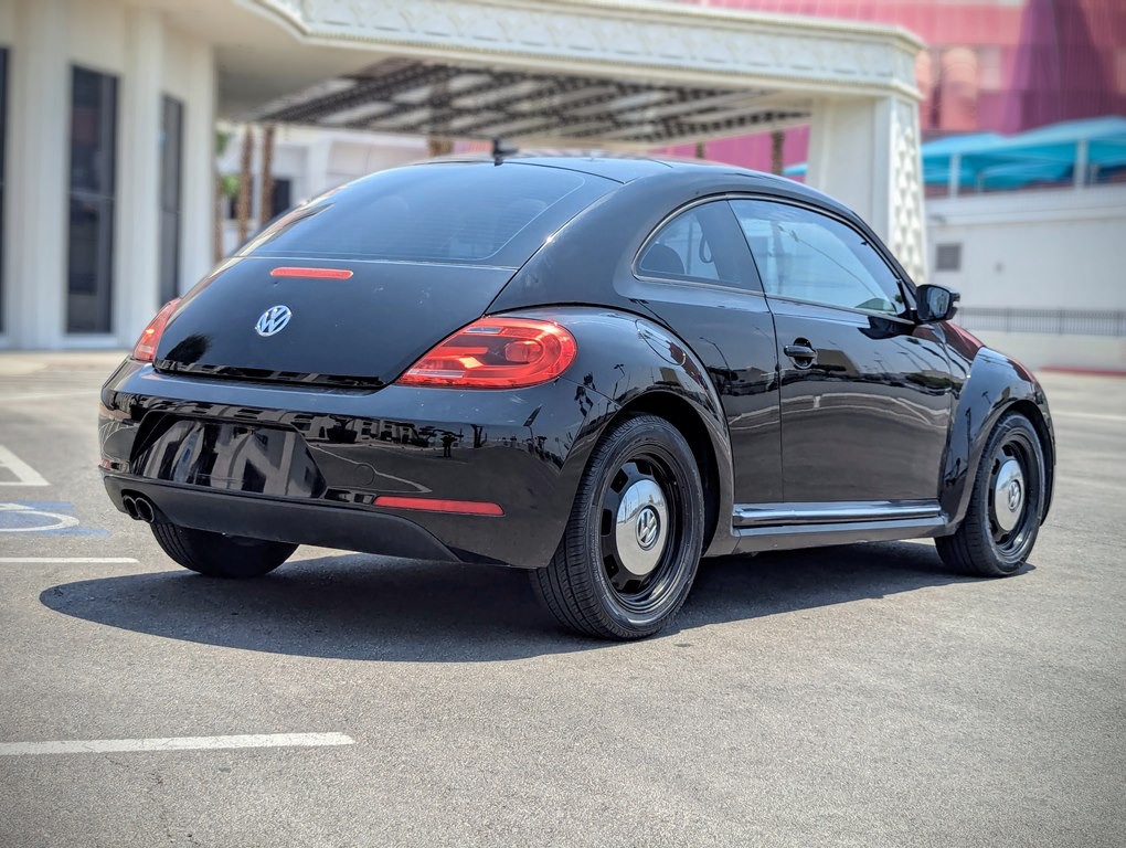 2015 Volkswagen Beetle Image 2