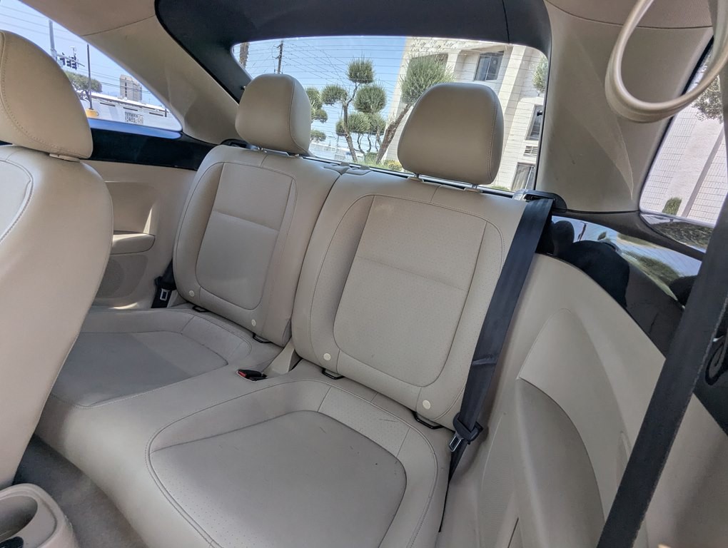 2015 Volkswagen Beetle Image 8