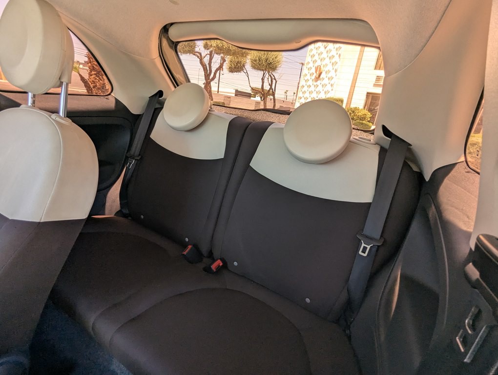 2015 FIAT 500 Image 9