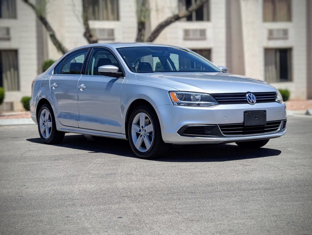 2013 Volkswagen Jetta Image 2