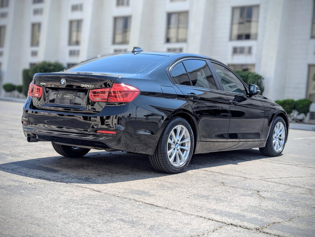 2017 BMW 3 Series Image 3