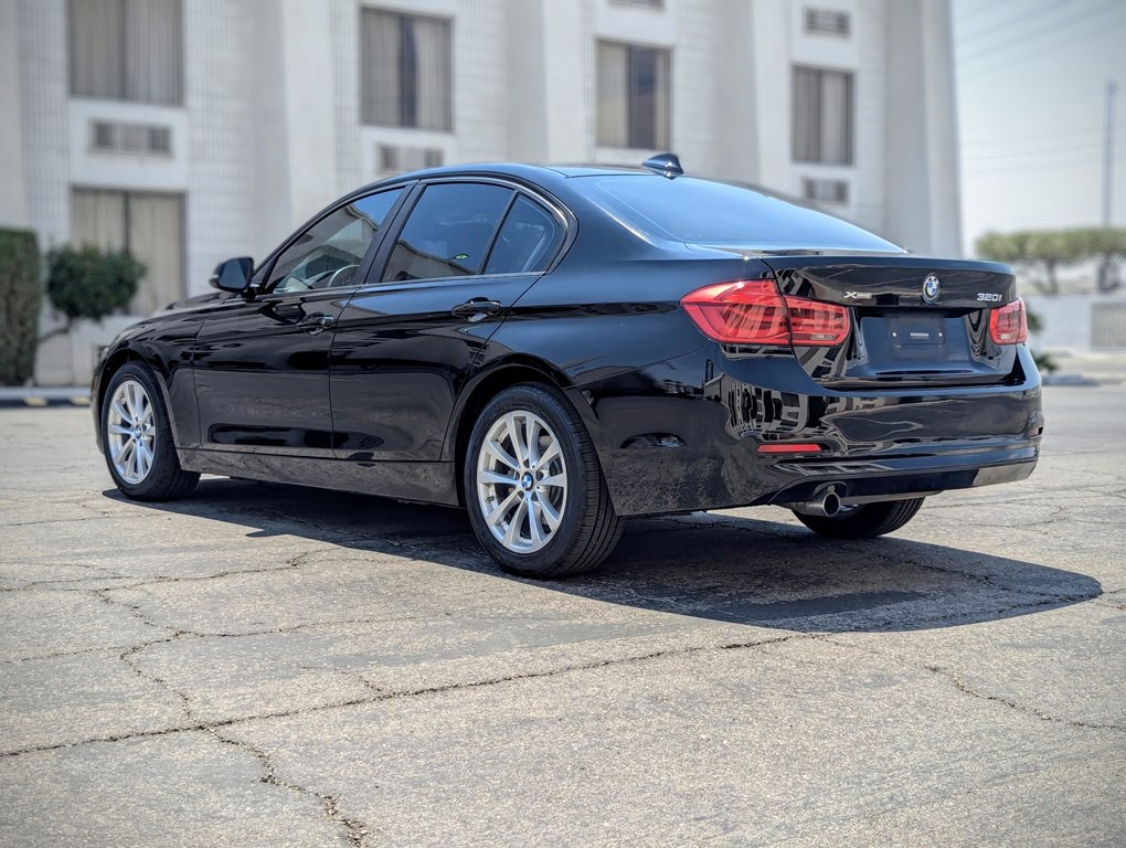 2017 BMW 3 Series Image 4