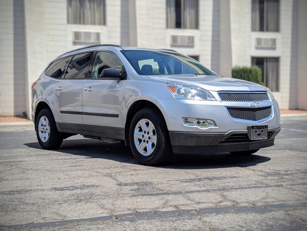 2012 Chevrolet Traverse Image 2