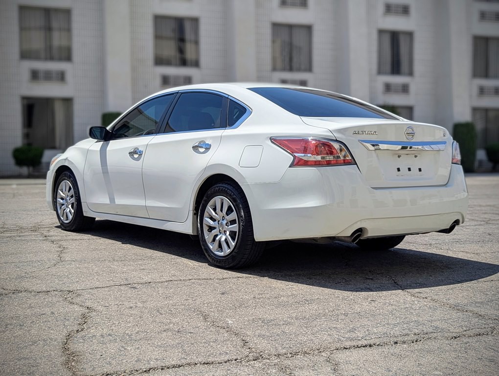 2015 Nissan Altima Image 4