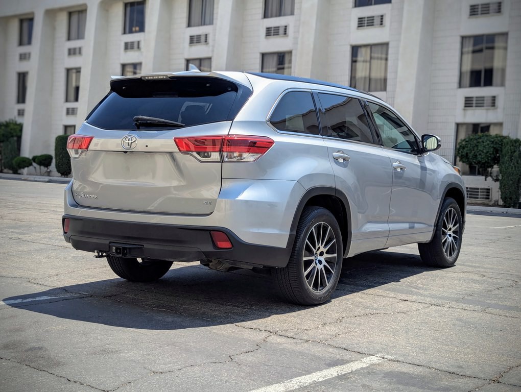 2018 Toyota Highlander Image 2