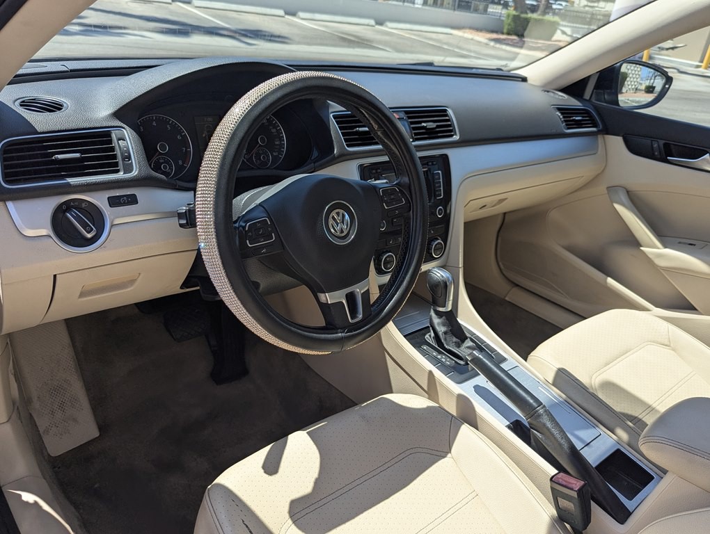 2012 Volkswagen Passat Image 7
