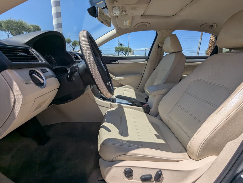 2012 Volkswagen Passat Image 8