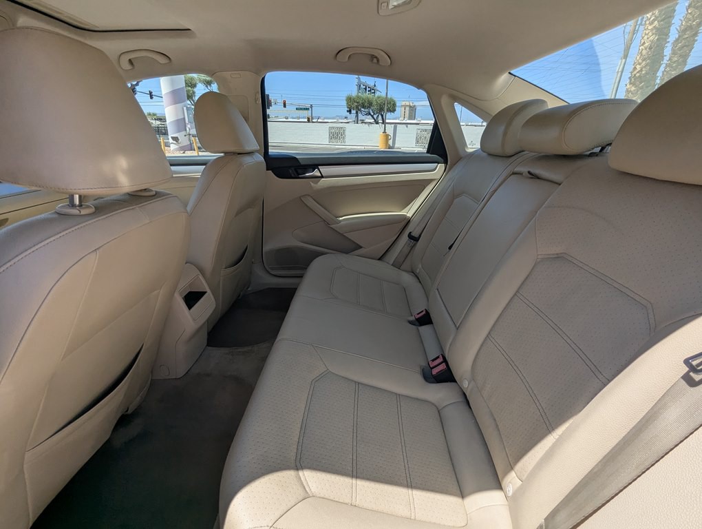 2012 Volkswagen Passat Image 9