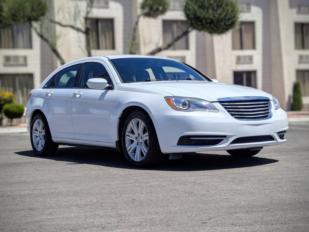 2014 Chrysler 200 Image 2