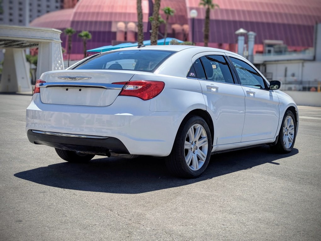 2014 Chrysler 200 Image 3
