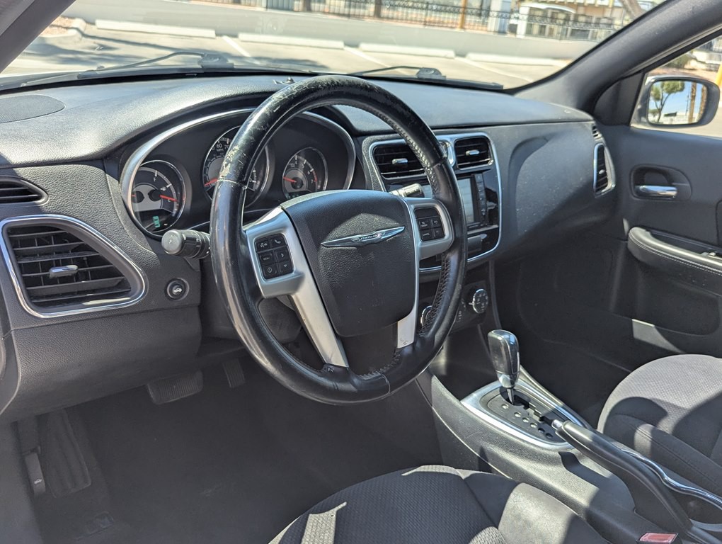 2014 Chrysler 200 Image 7
