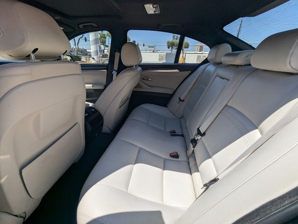 2016 BMW 5 Series Image 9