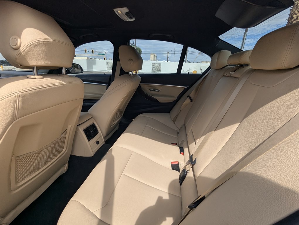 2018 BMW 3 Series Image 9