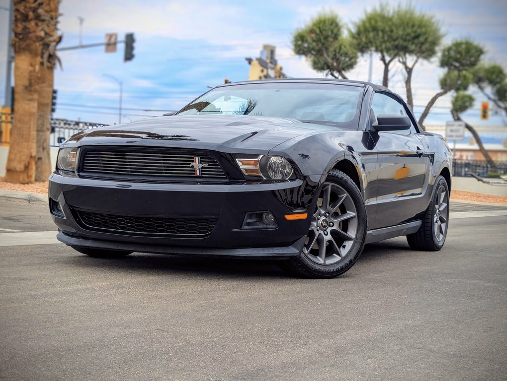 2011 Ford Mustang Image 2