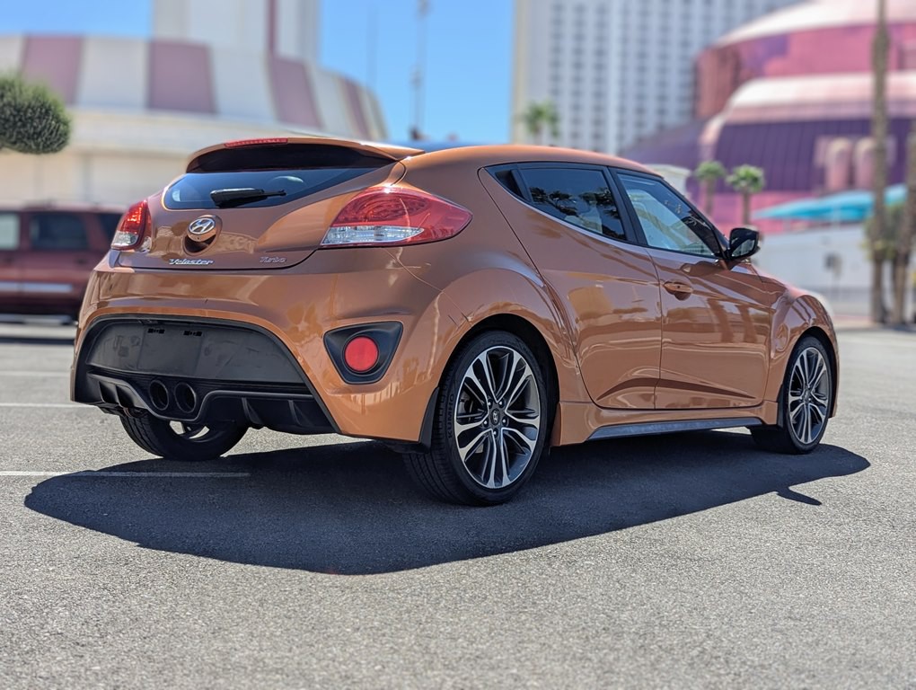 2016 Hyundai Veloster Image 2