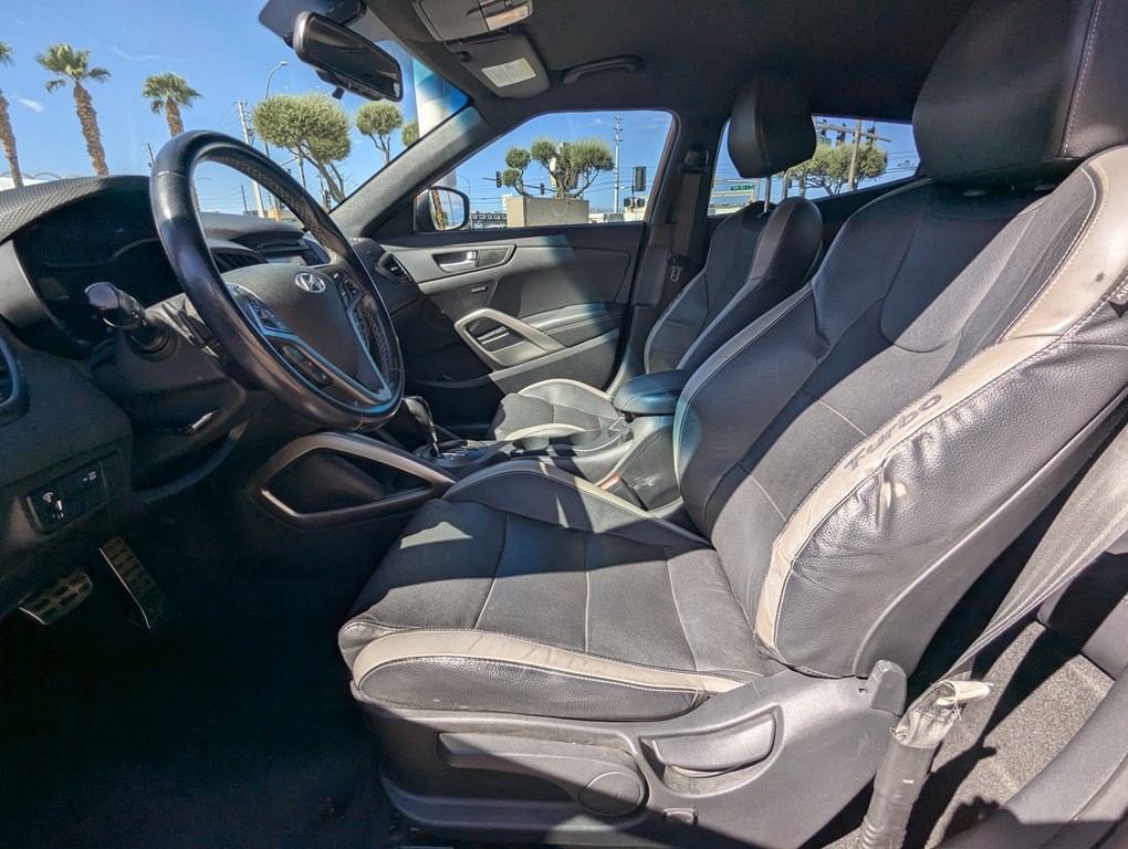2016 Hyundai Veloster Image 6