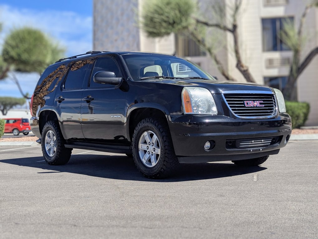 2011 GMC Yukon Image 2