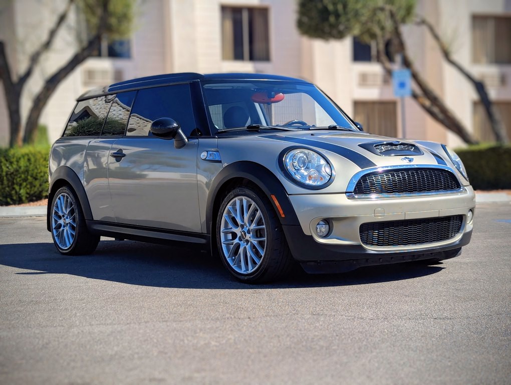 2010 MINI Cooper Clubman Image 2