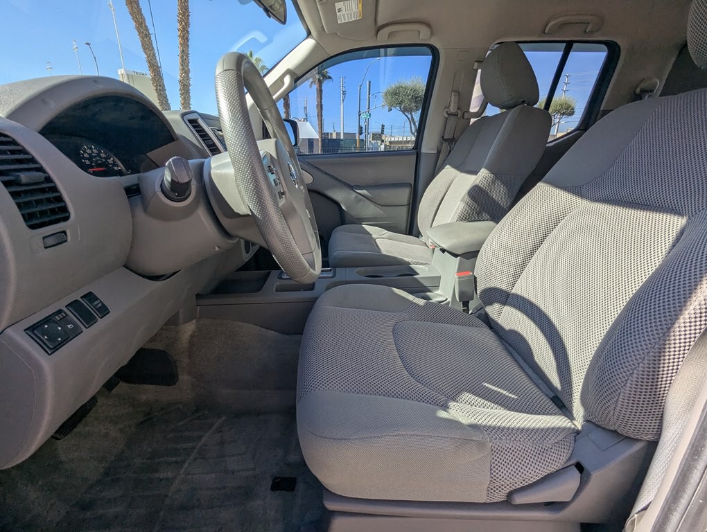 2015 Nissan Frontier Image 8