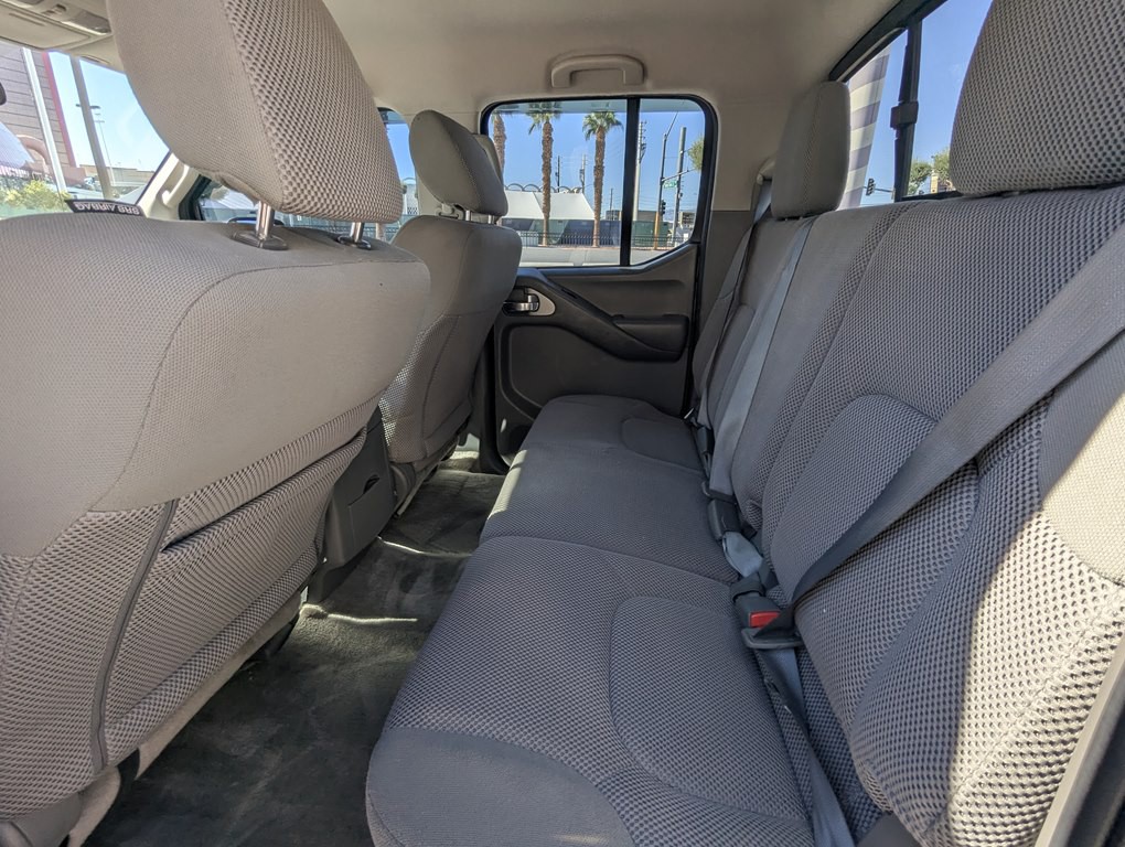 2015 Nissan Frontier Image 9