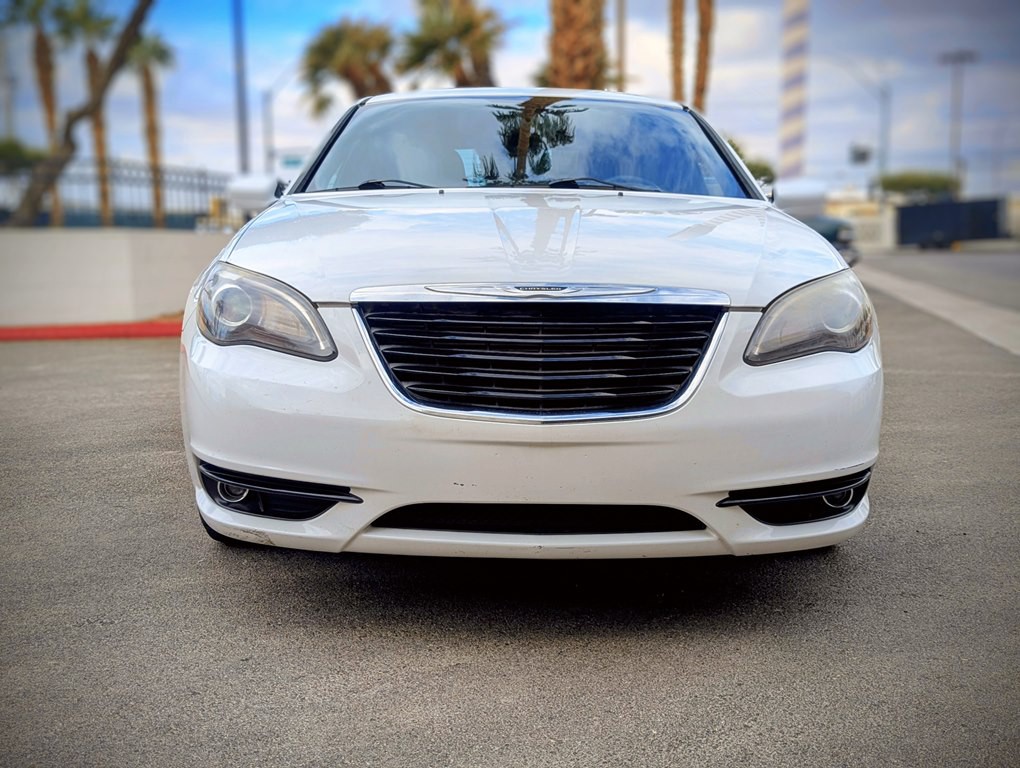 2013 Chrysler 200 Image 5